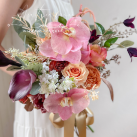 胡蝶蘭とカラーを使ったウェディングブーケ | アトリエ ウタハナ